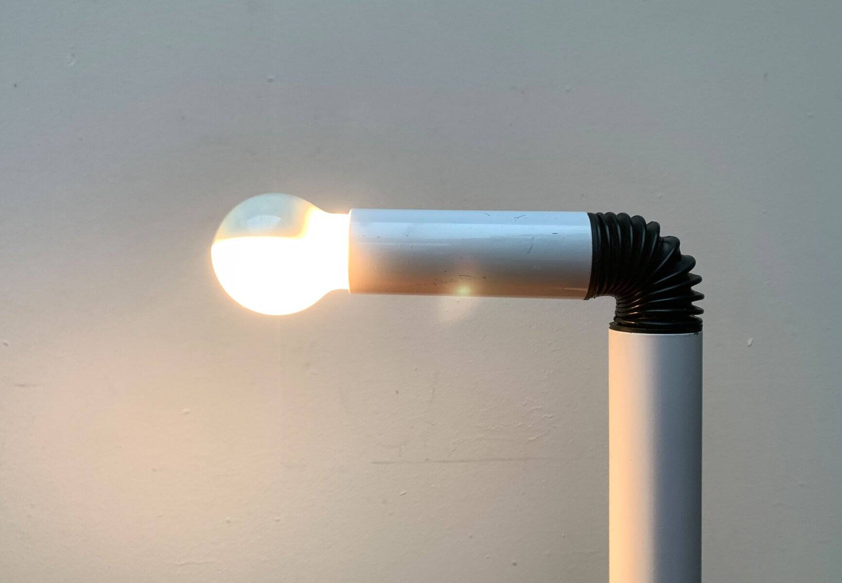 Periscopio clamp table lamp from the Italian space age mid-century by Danilo & Corrado Aroldi for Stilnovo, 1960s.