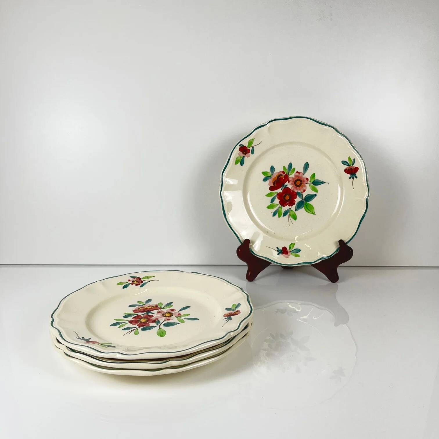 Set of 4 Sarreguemines "Amazonas" dinner plates, late 19th-early 20th century
