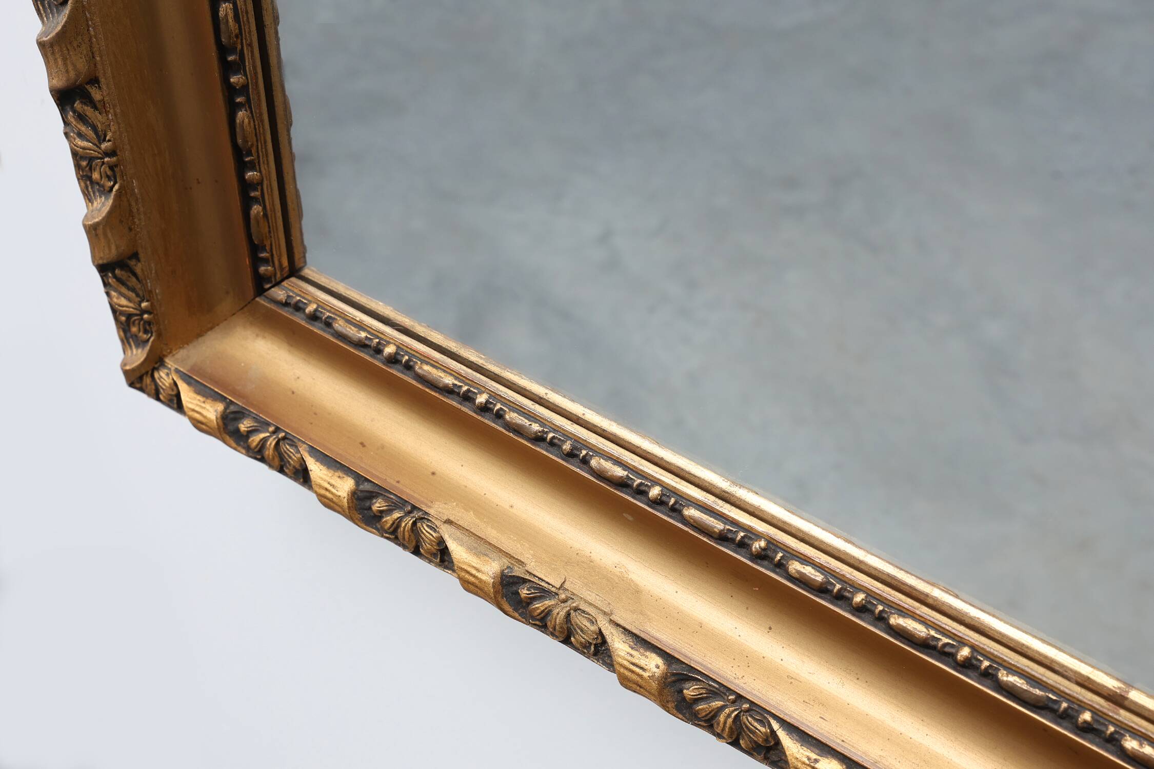 Miroir néoclassique en bois doré, Belgique, vers 1900