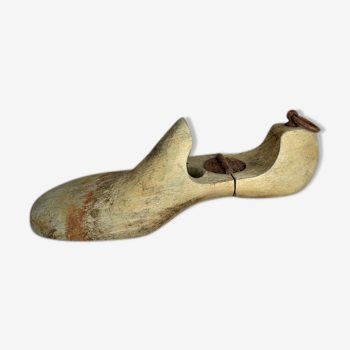 Wooden shoe shape