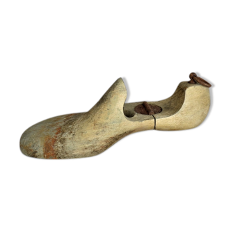 Wooden shoe shape