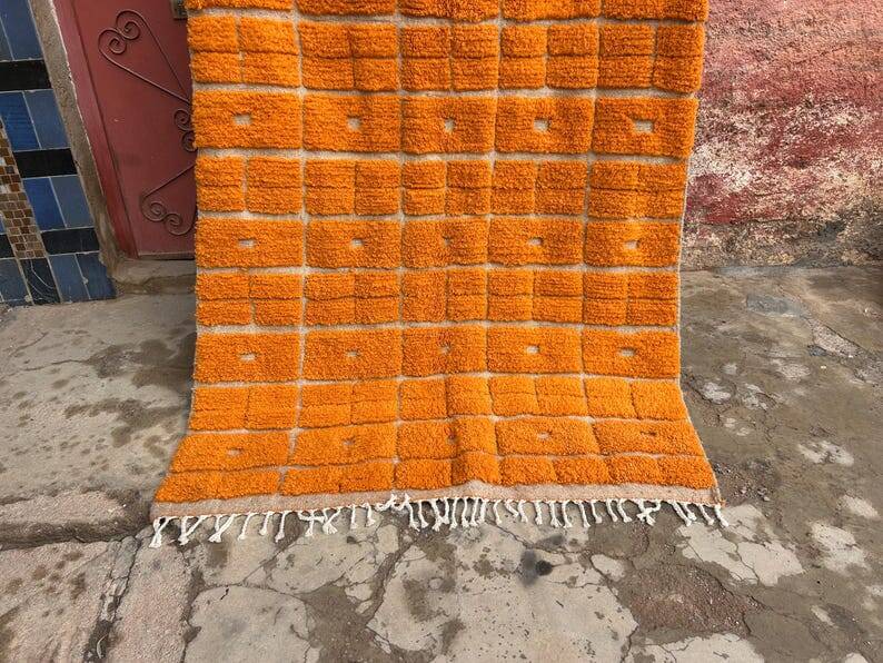 Beni Ouraine rug in natural wool, orange, size 150/250 cm.