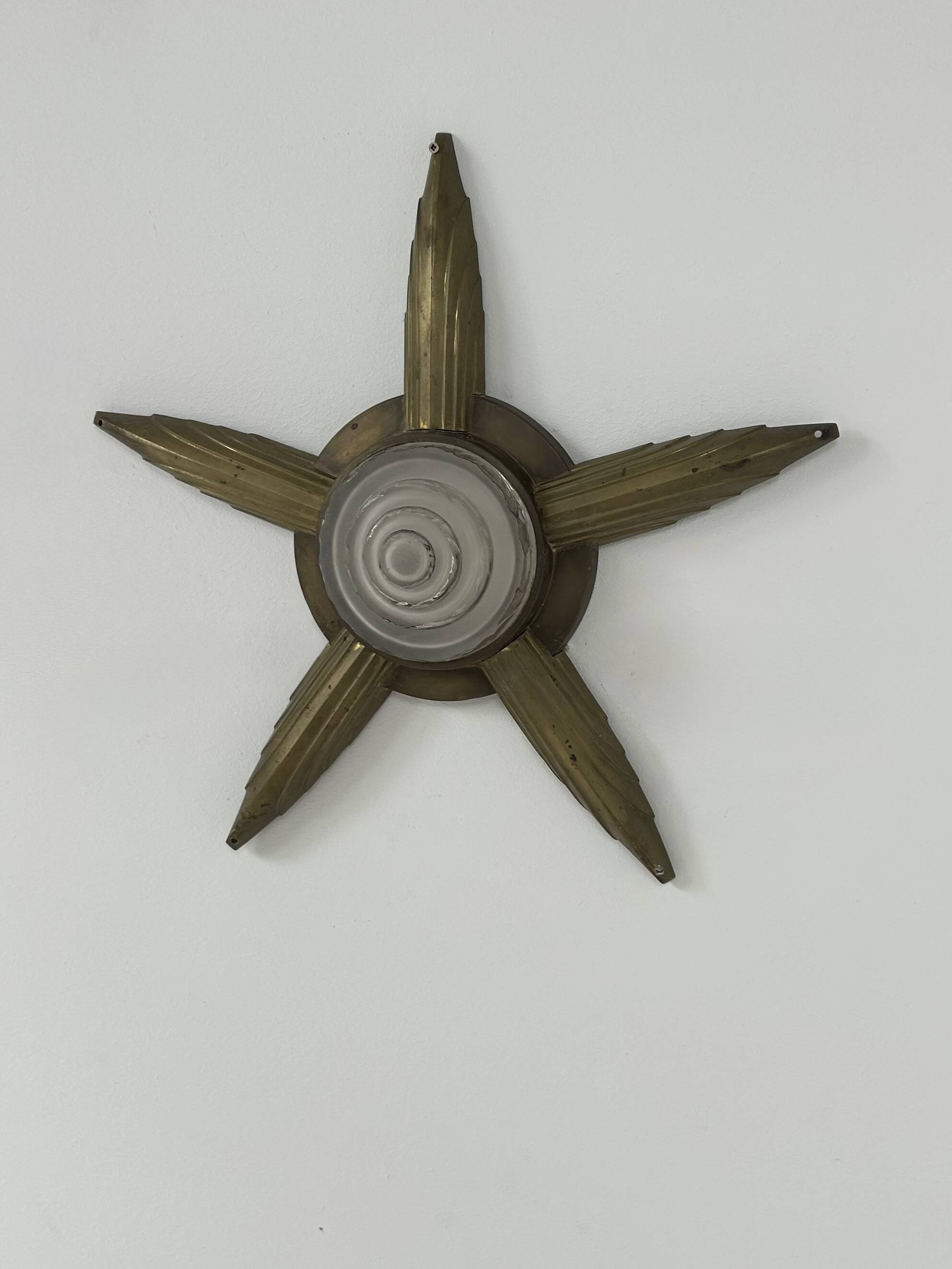 Vintage wall light in bronze and frosted glass, France, 1930.
