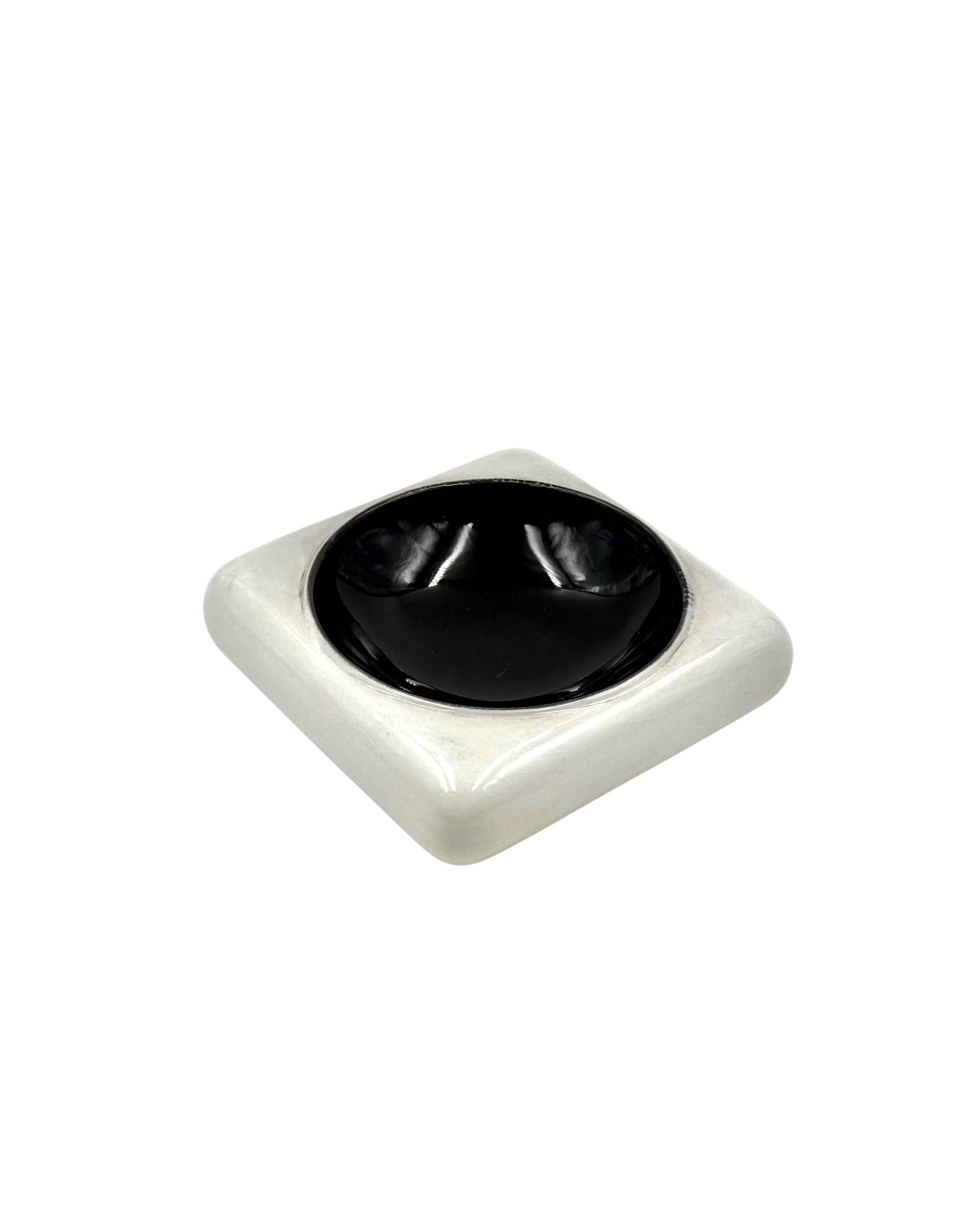 Space age black and white ceramic ashtray / vide poche, Italy 1970s