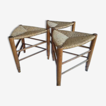 Lot 3 old tripod stool mulched seat and oak structure