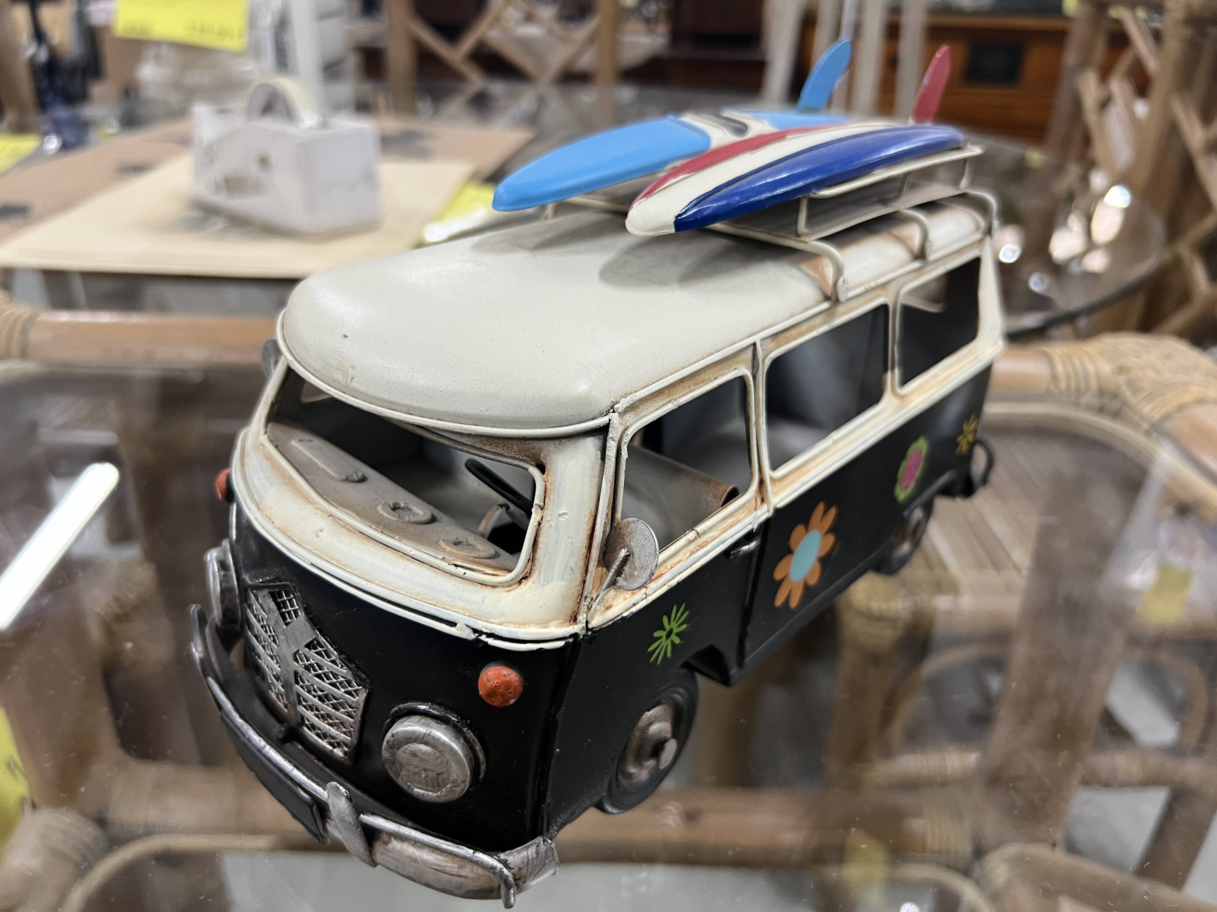 Voiture de camping vintage en miniature