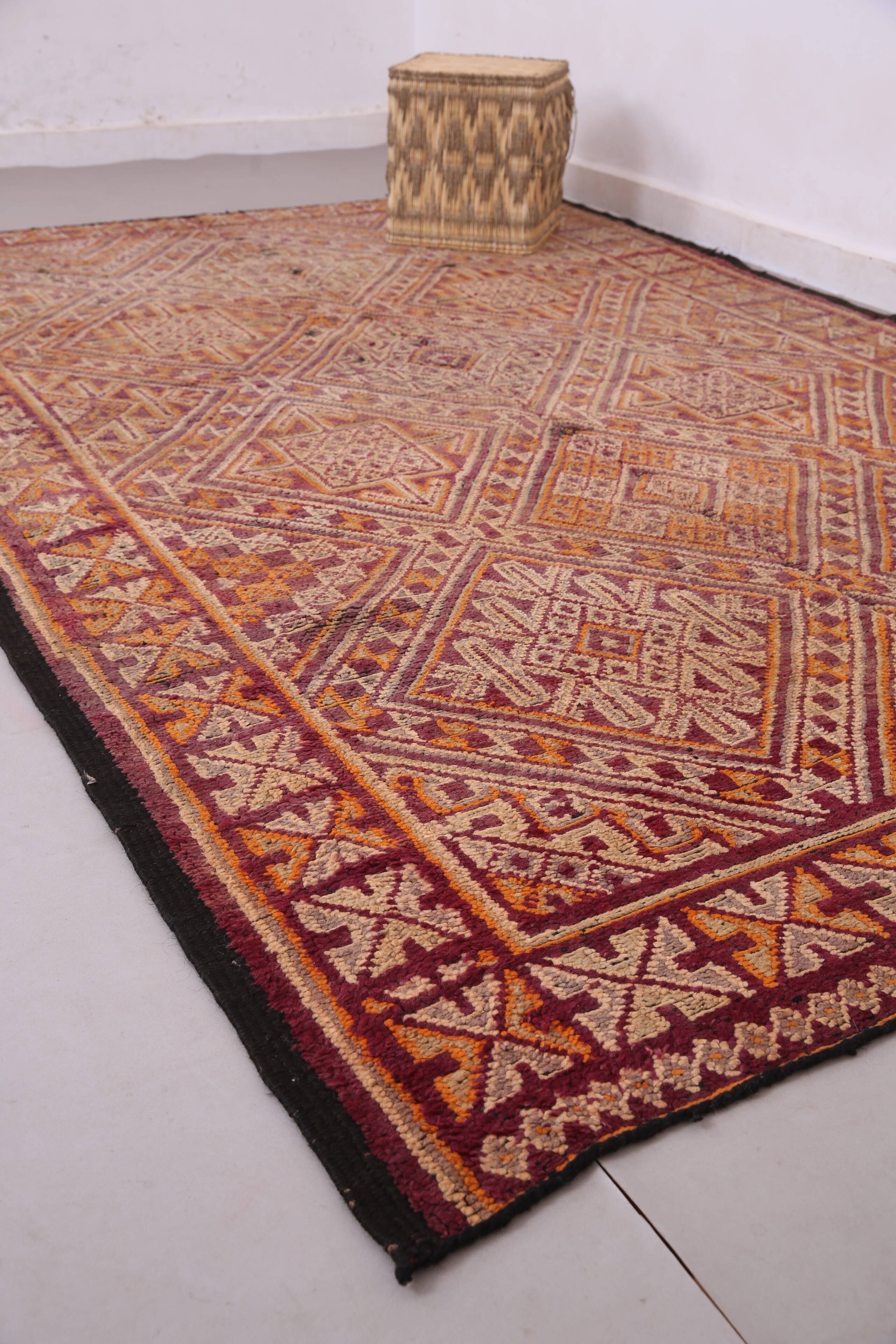 Vintage Beni Mguild Rug 208 x 315 cm - Berber Wool Rug - Moroccan Rug
