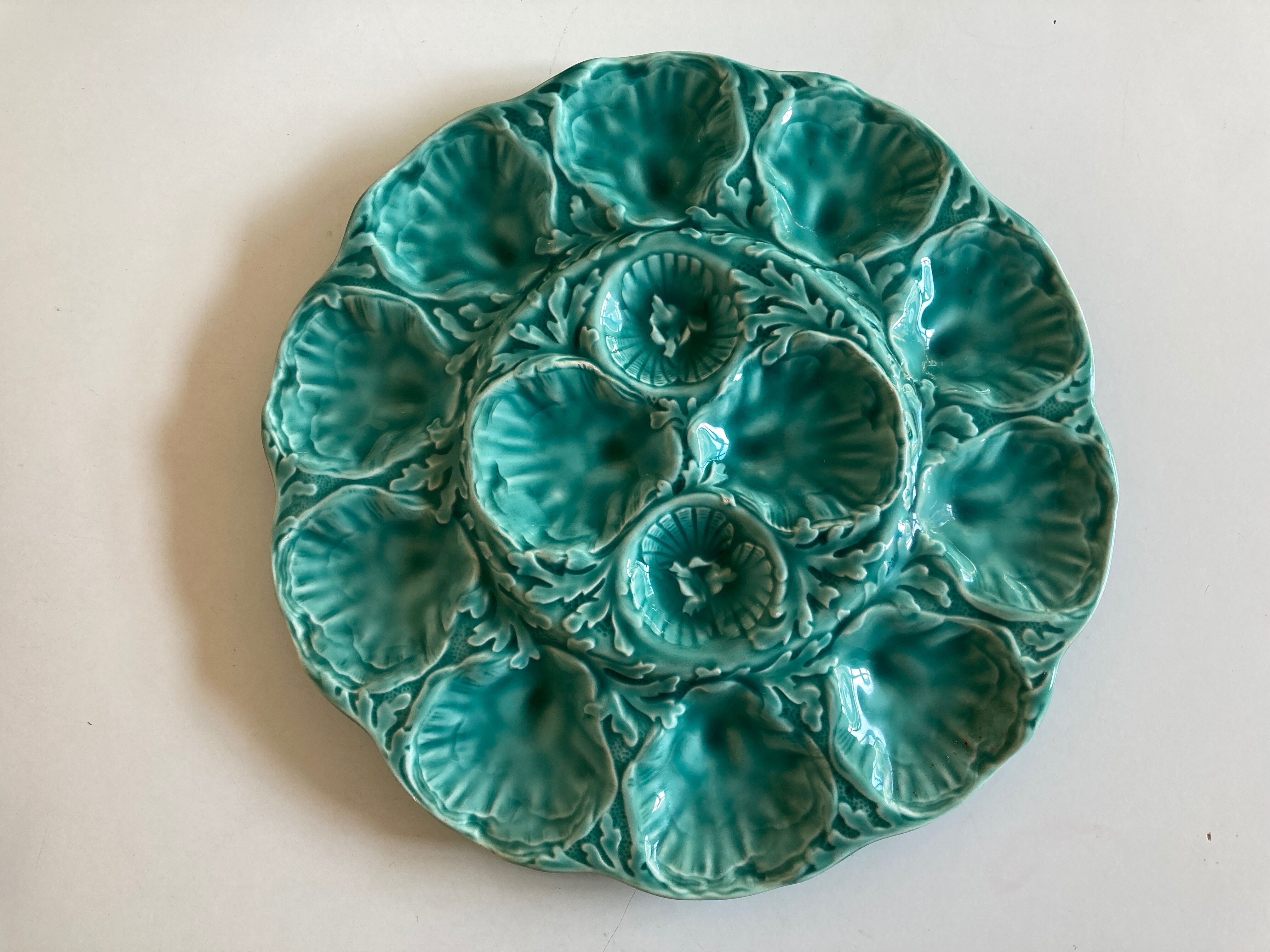 Plat à huitres en faience de Gien turquoise