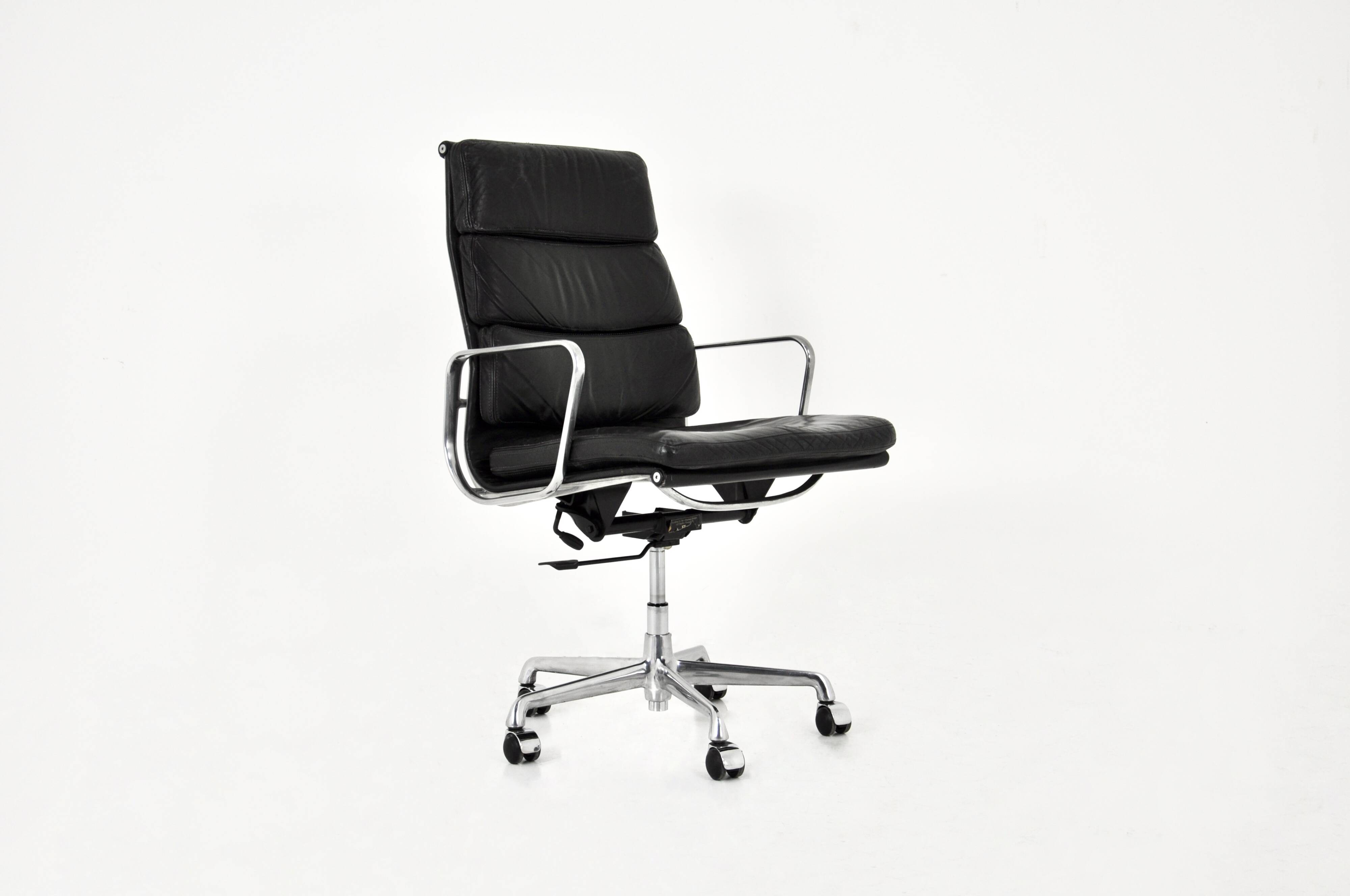 Ea 216 Soft Pad office chair by Charles & Ray Eames for ICF, 1970s
