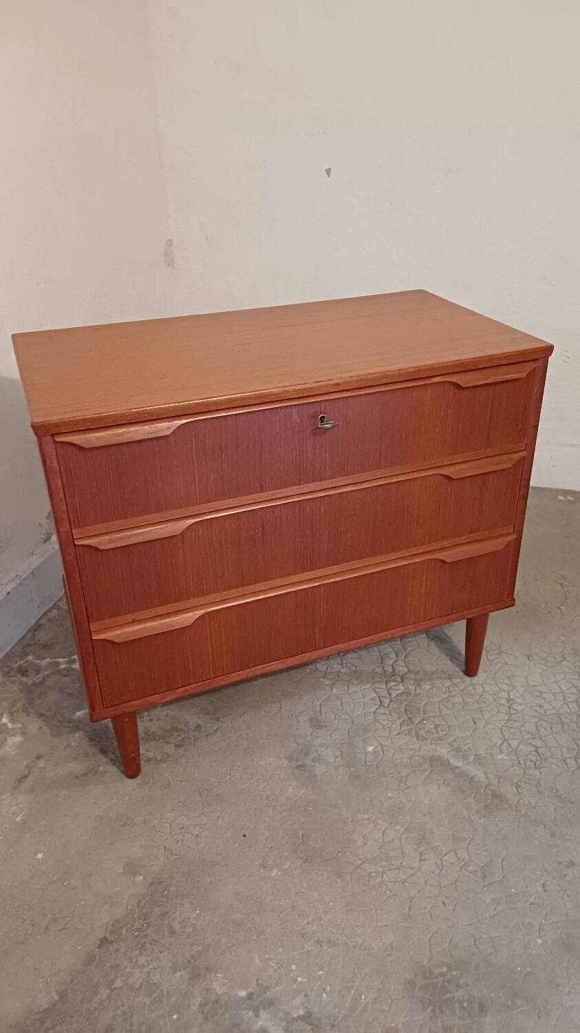 Scandinavian chest of drawers