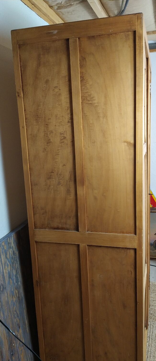 Armoire parisienne