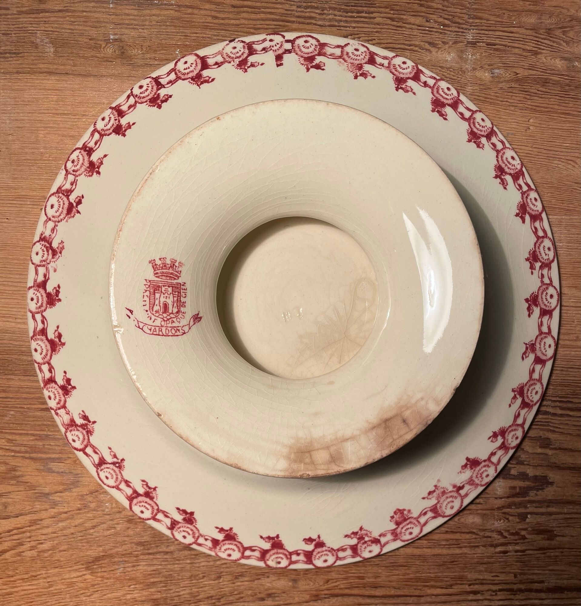 Compotier Terre de Fer XIXth opaque porcelain of Gien, model Chardons