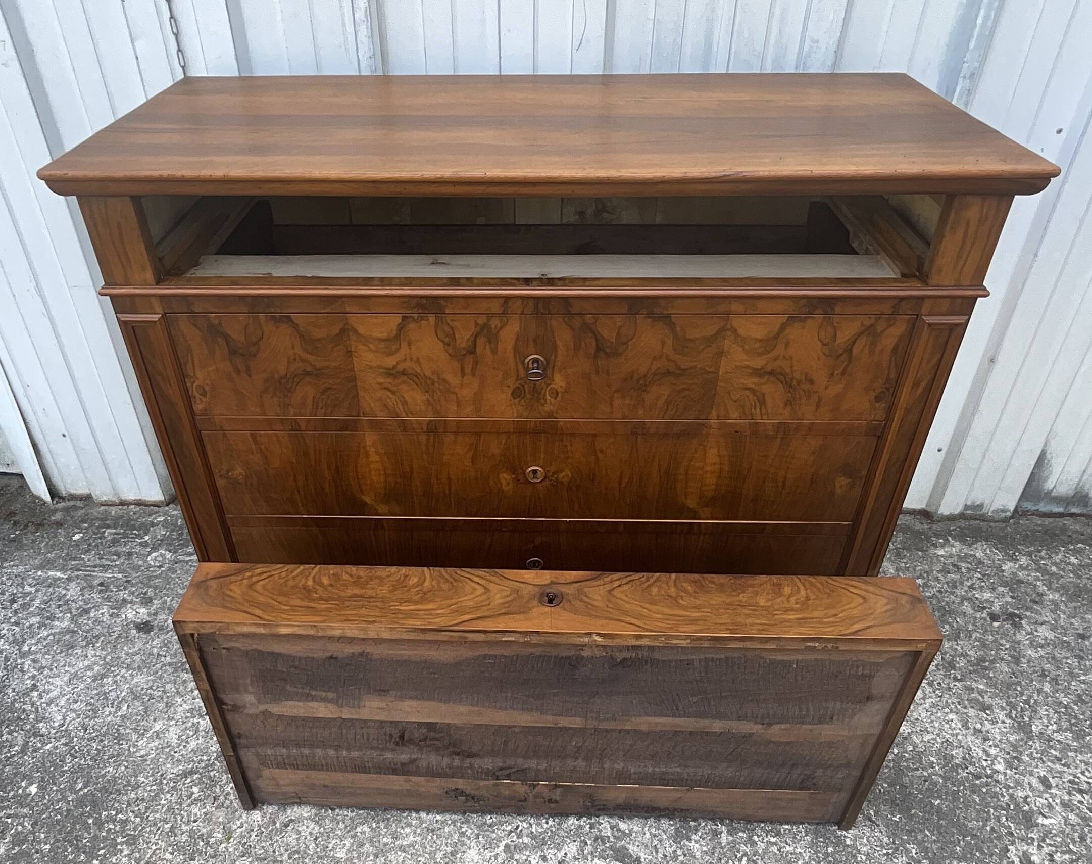Louis-Philippe chest of drawers in burr walnut – Late 19th century