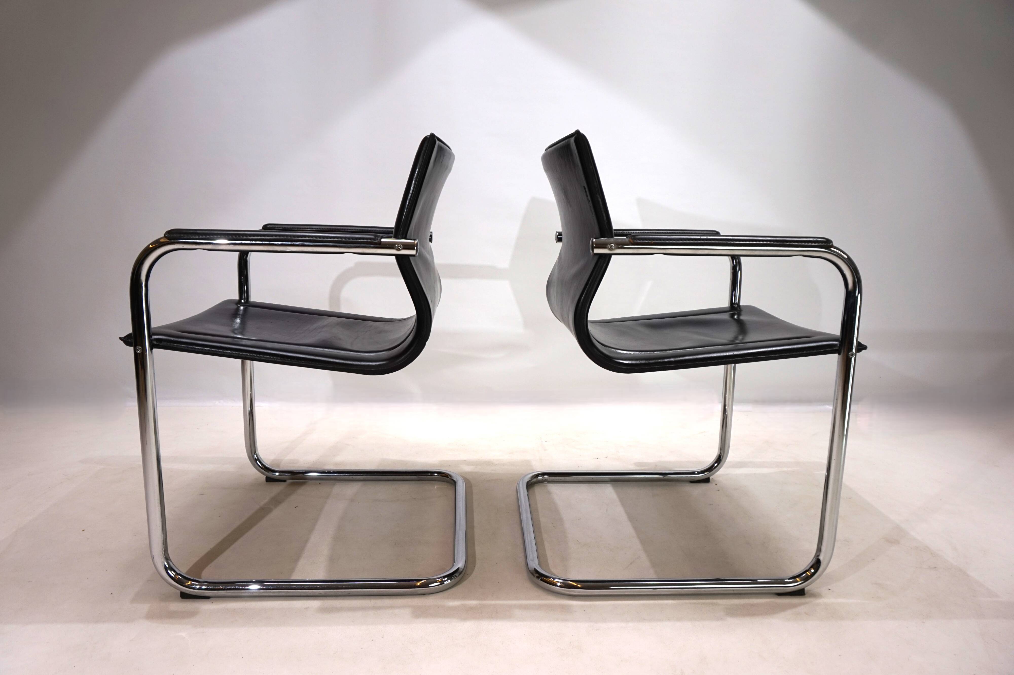 2 leather and chrome metal armchairs Matteo Grassi, 1970
