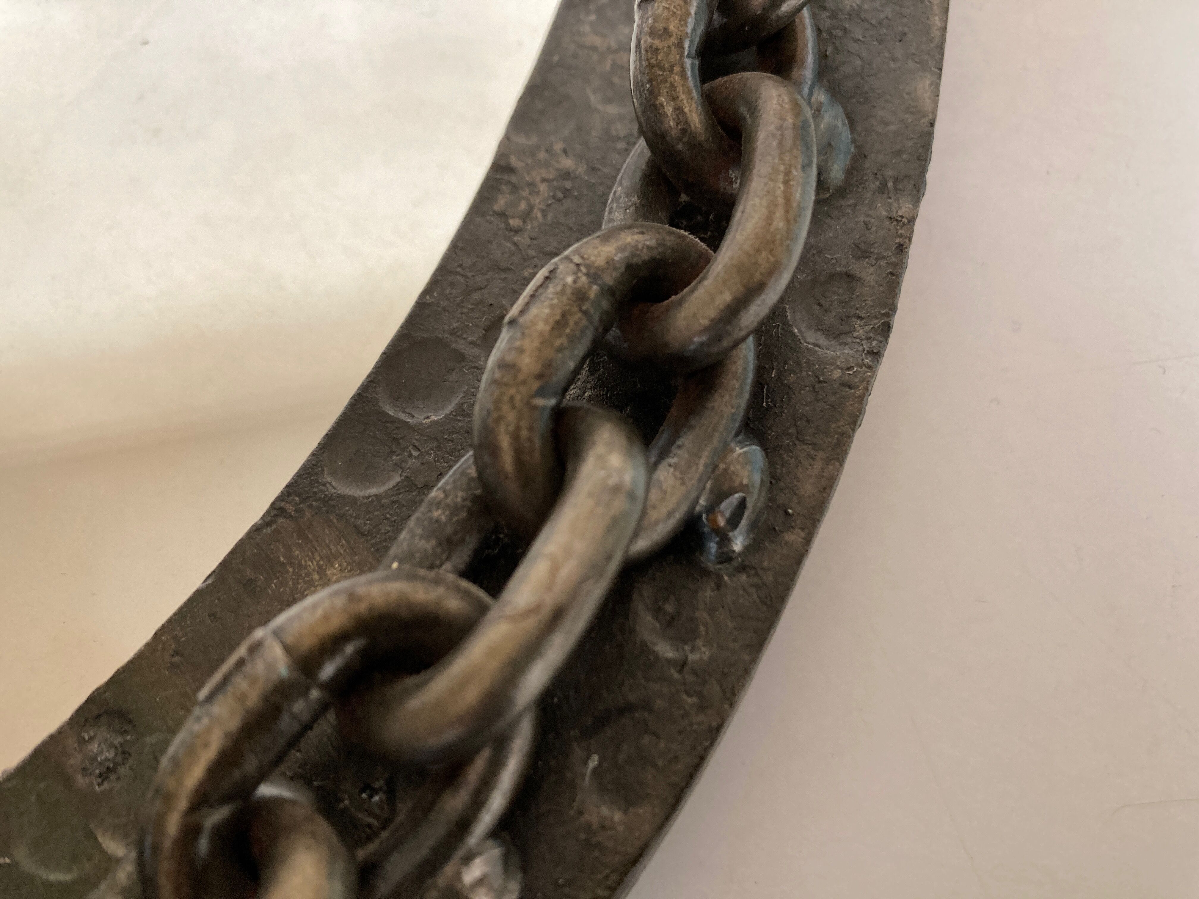 Mirror brutalist chain in beaten iron 1960 H55cm