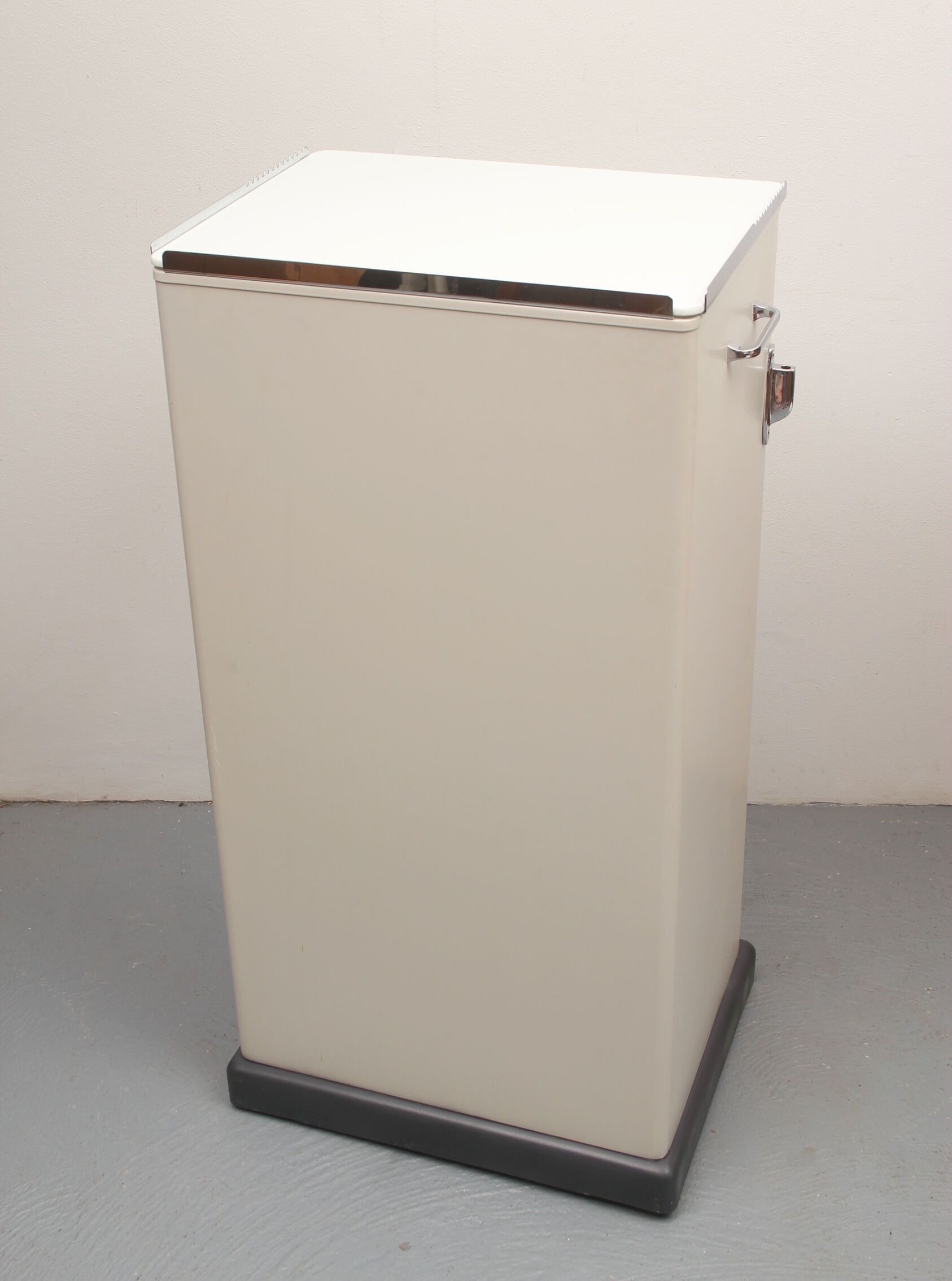 1950s doctors cabinet with drawers from Baisch