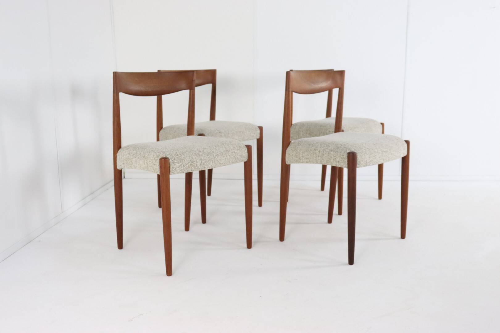 Set of 4 JCA Jensen chairs ‘Hornum’ design danois