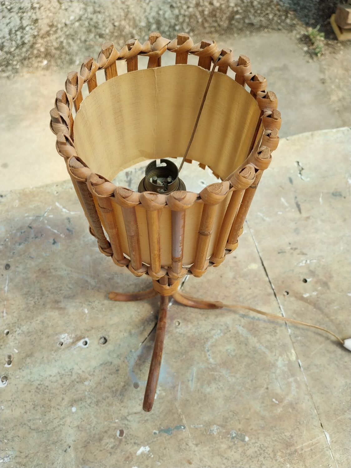 Rattan bedside lamp