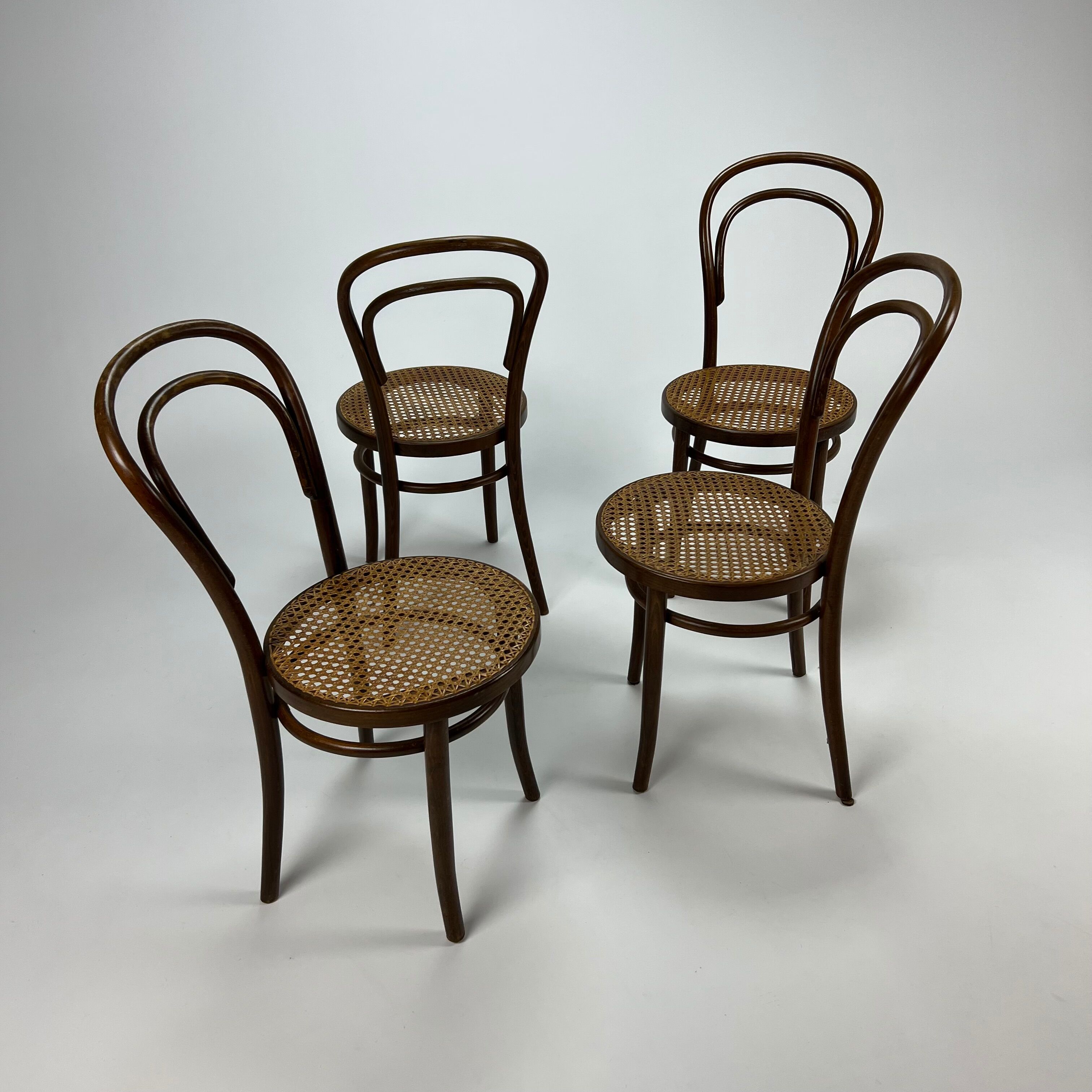 Ensemble de 4 chaises de salle à manger Mid Century Zpm Radomsko Bentwood et Cane, années 1960