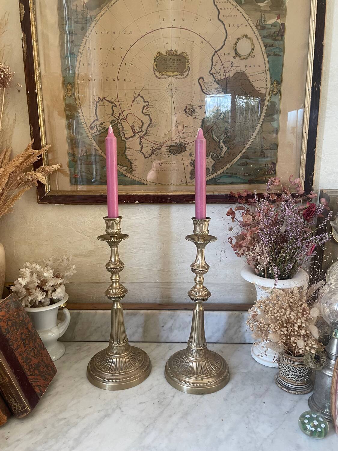 Paire de bougeoirs en laiton