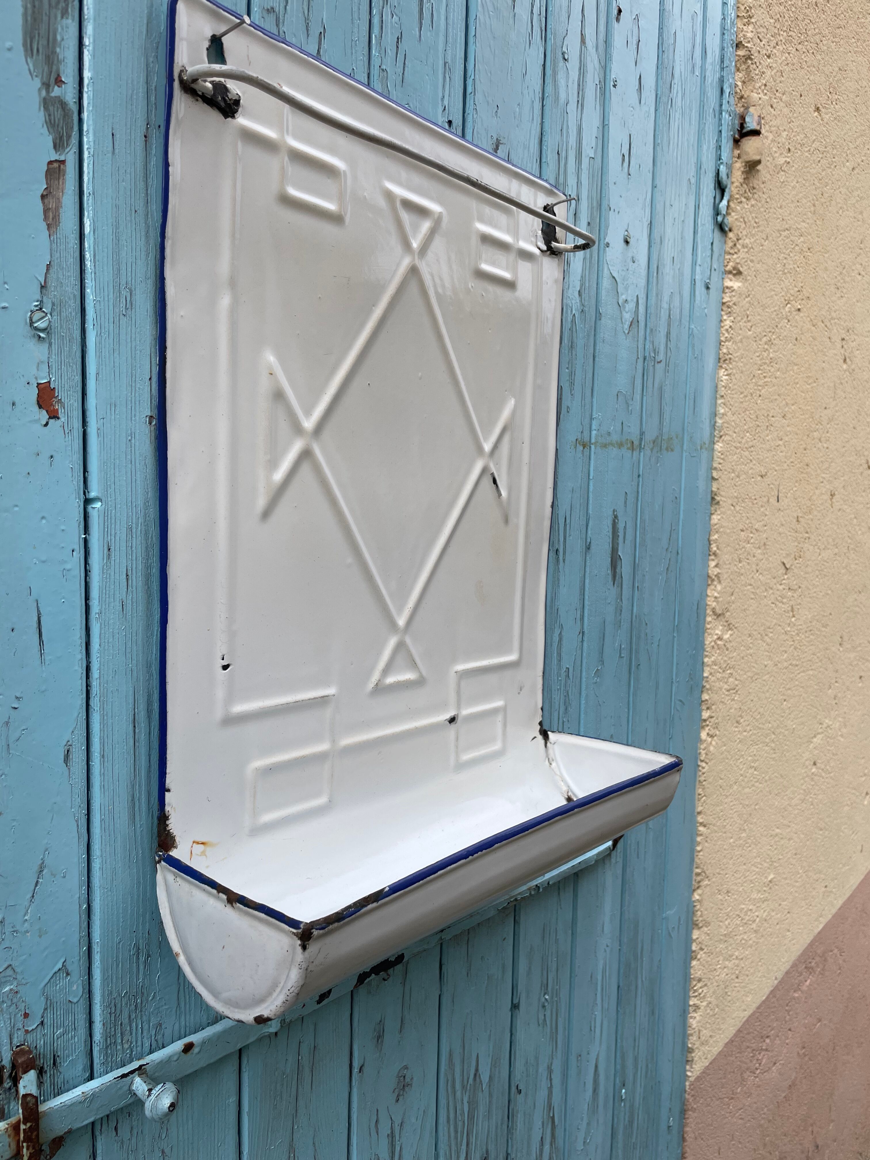 Enamel wall utensil holder