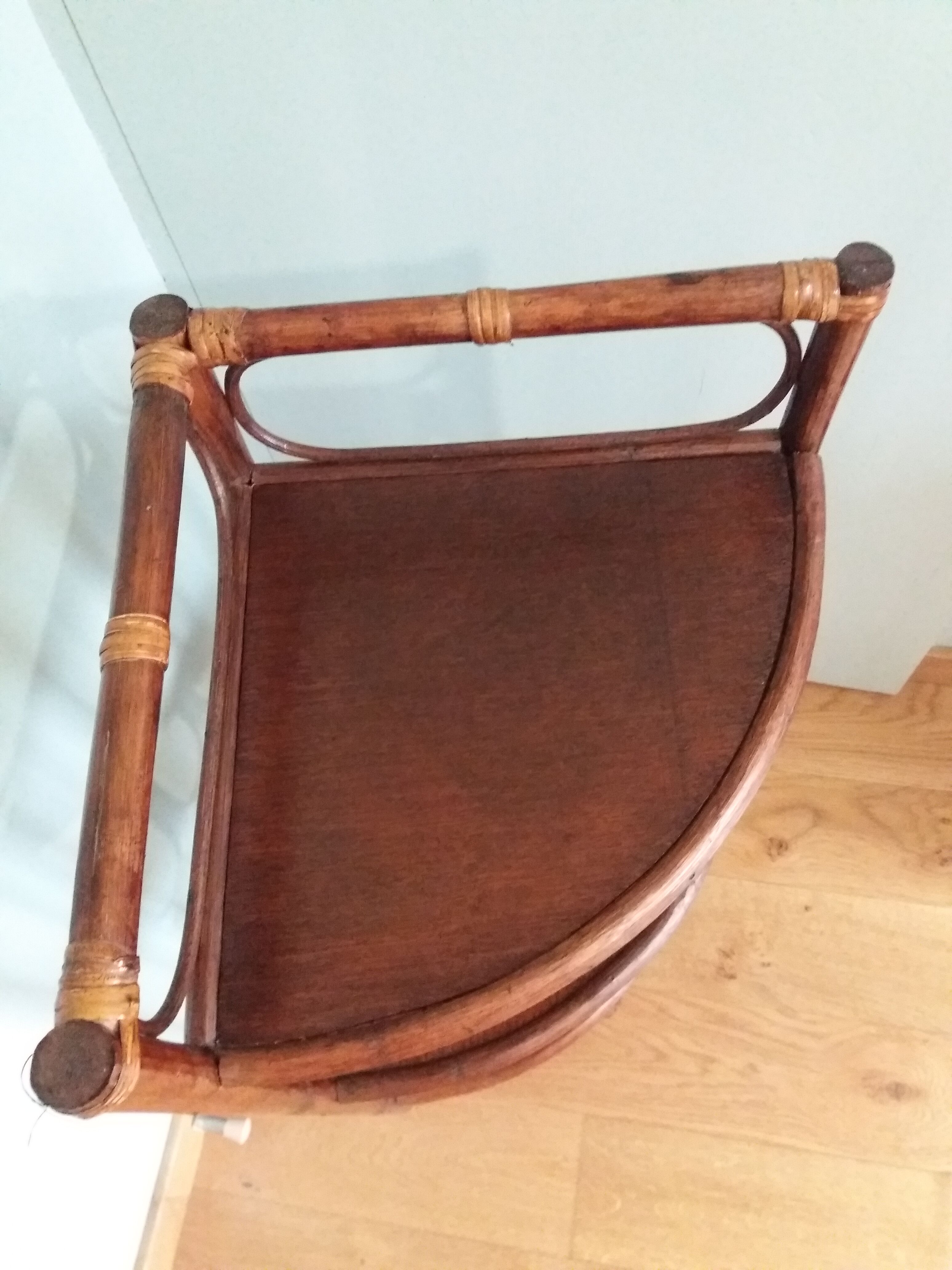 Wicker rattan corner shelf neck