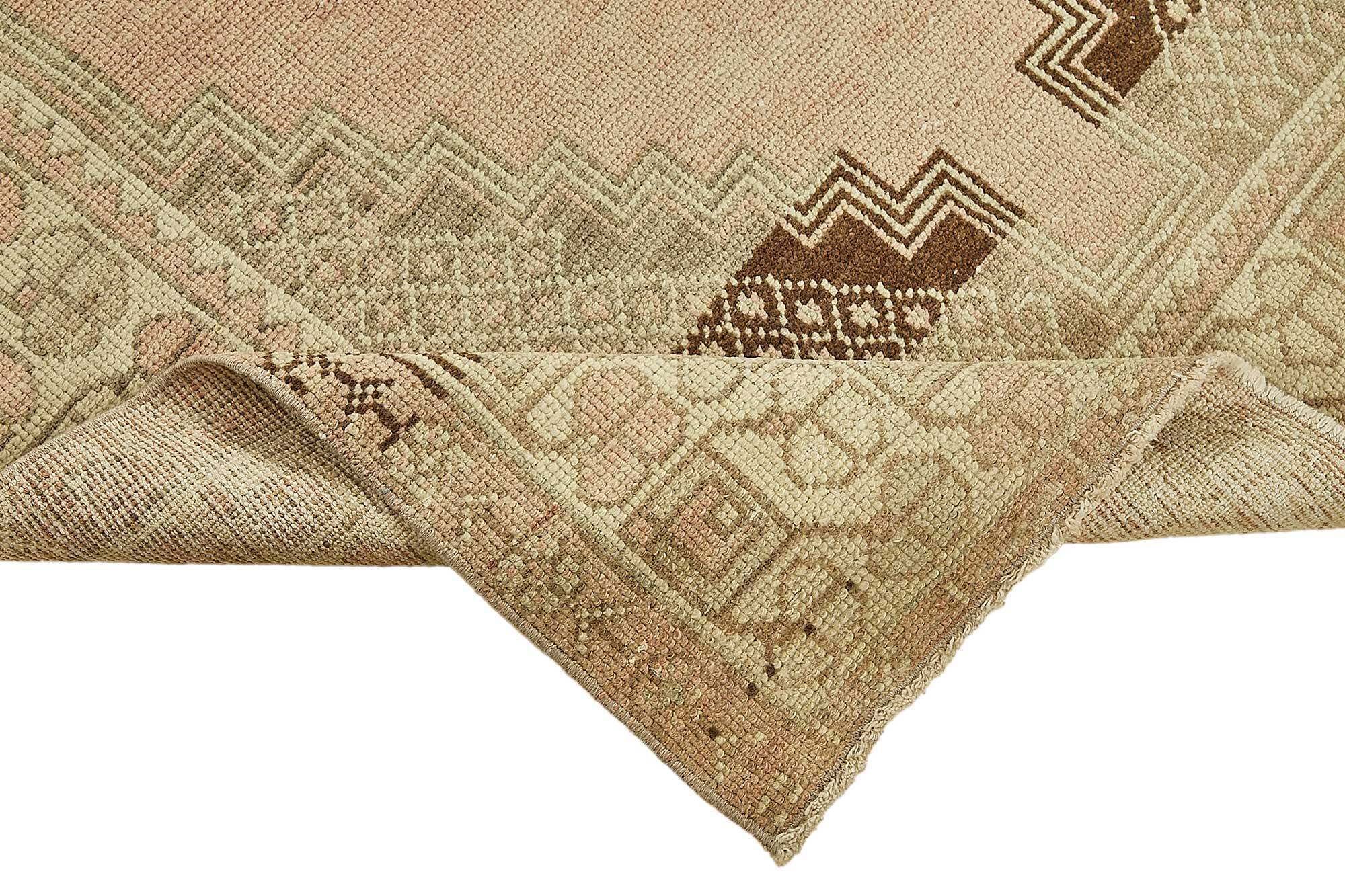Turkish Vintage Anatolian Rug 121 cm x 250 cm