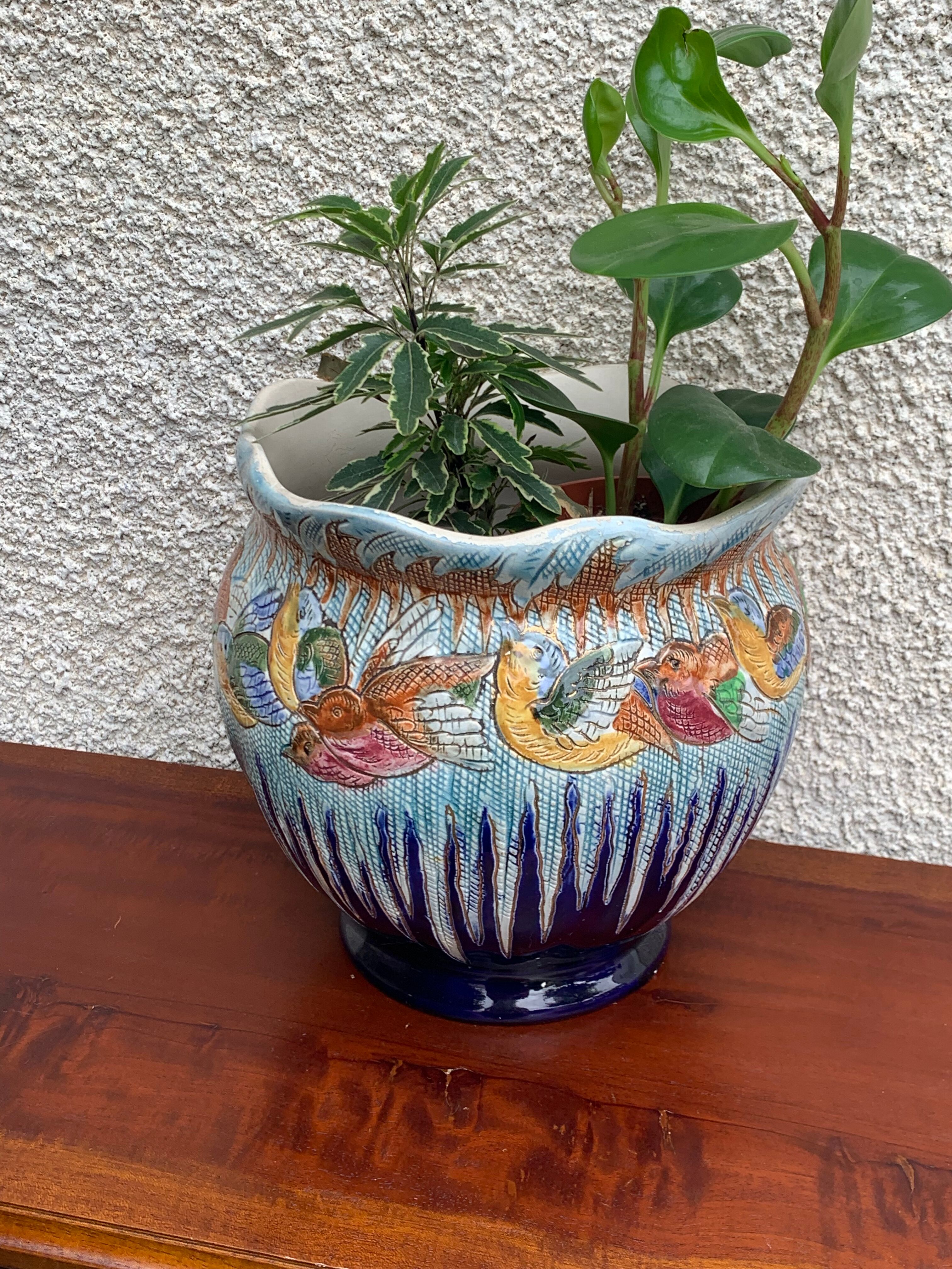 Art deco pot cache birds in old glazed ceramic