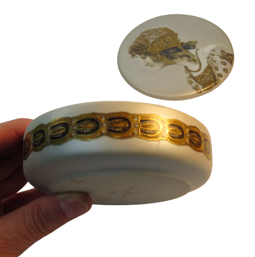 Vintage jewelry box from the 1980s Signed Natasha Farina Paris