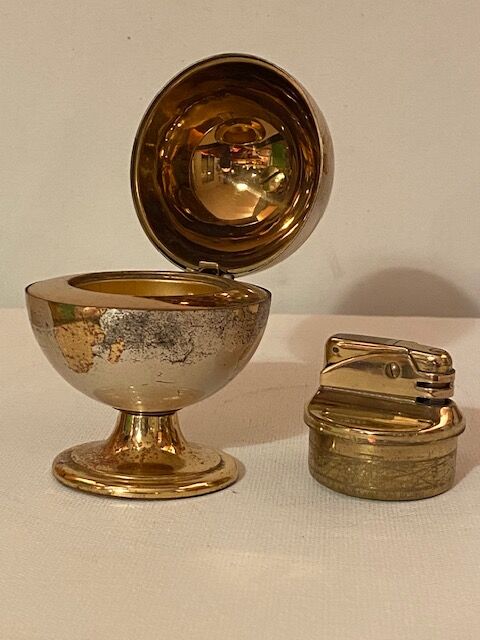 Vintage world-map table lighter