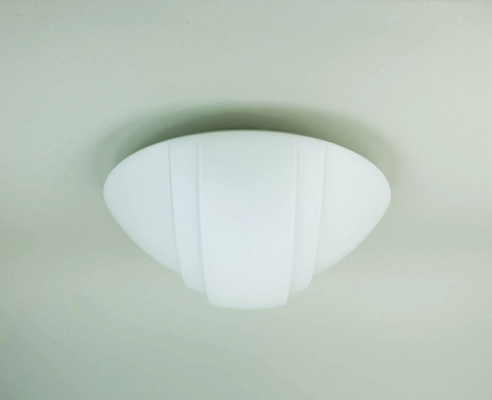 Putzler flush mount plafonnier verre blanc verre satiné années 1970 1980