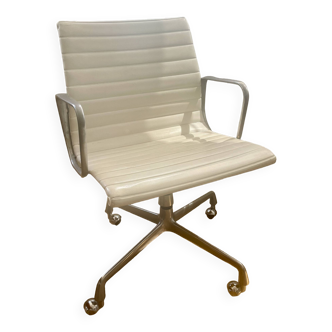 Aluminum Chair EA131/132 Eames Herman Miller