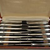 Lot de 12 couteaux manche en métal argenté lame inox G. VIVIER.