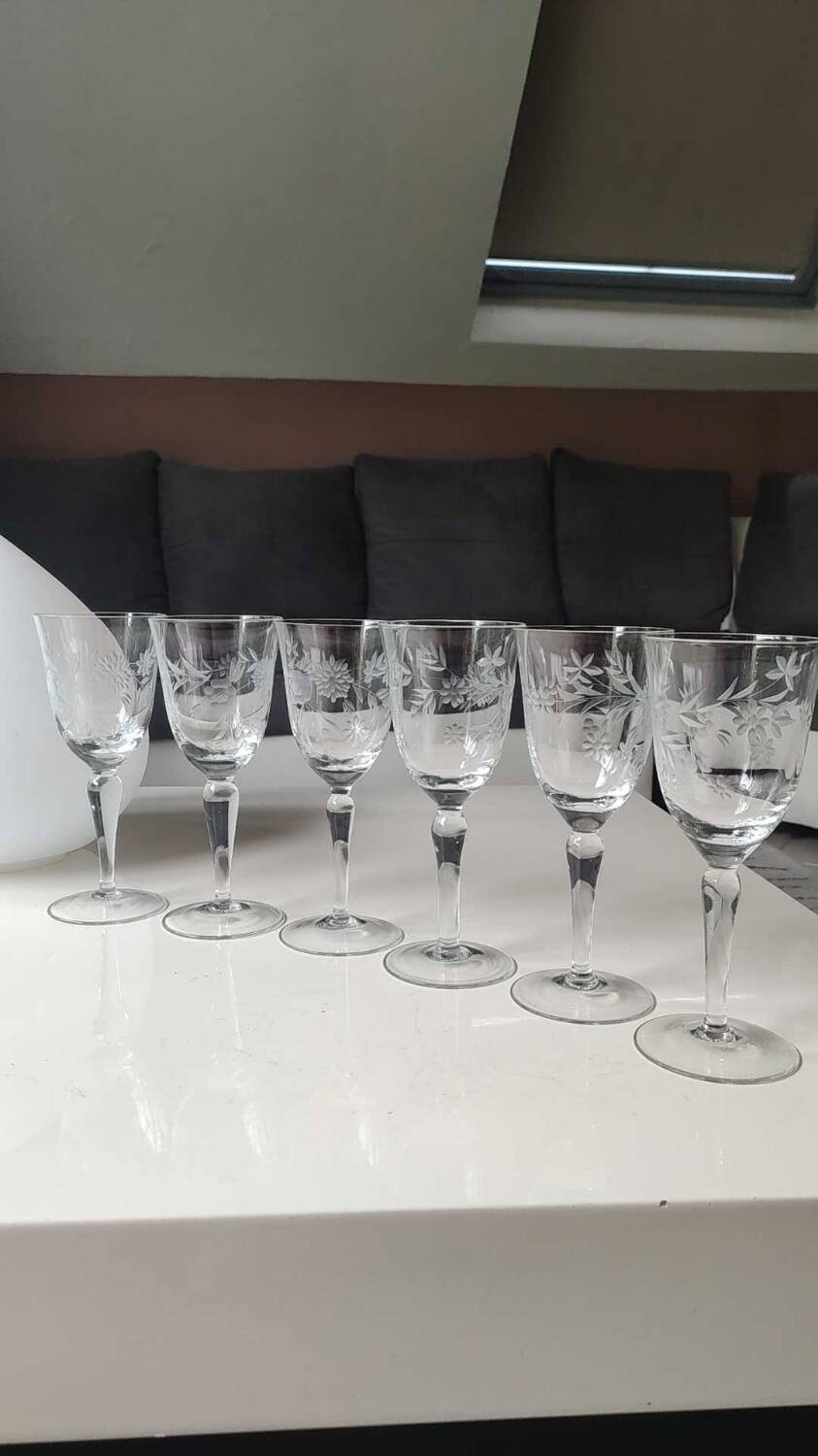 Set of 6 Large stemmed wine glasses