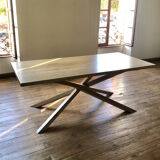 Table en bois en chêne massif