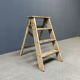 Escaliers ou marches en brocante gris clair