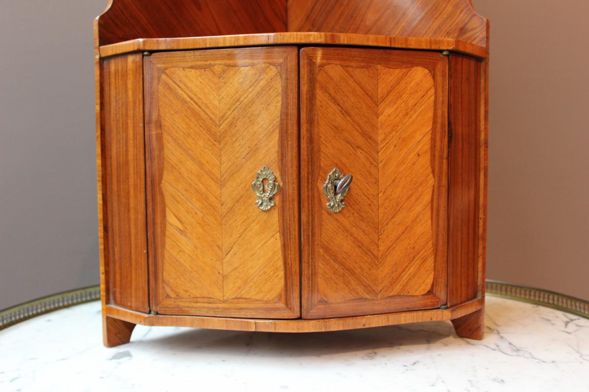Corner Louis XV marquetry shelf
