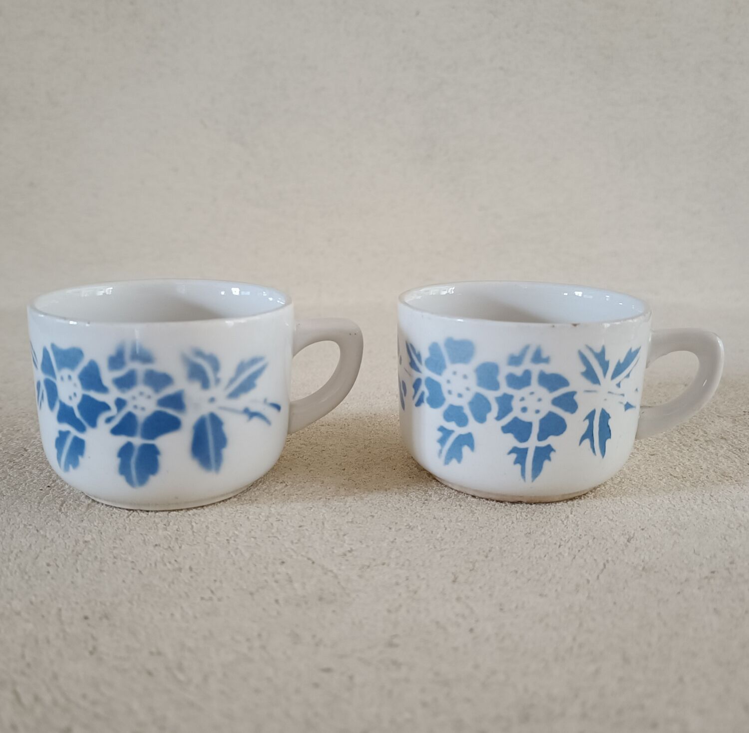 Set of 2 cups and an sugar bowl in iron earth