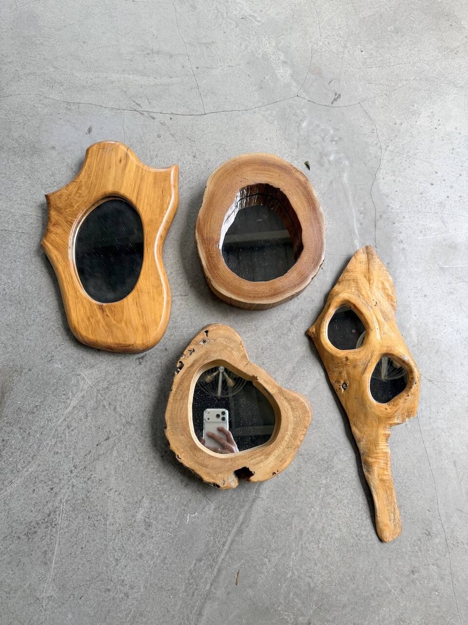 Set de 4 miroirs organiques brutalistes en bois années 50