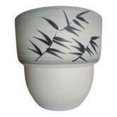 Cache-pot blanc et bleu grisé décor feuillage noir peint Paul Millet à Sèvres