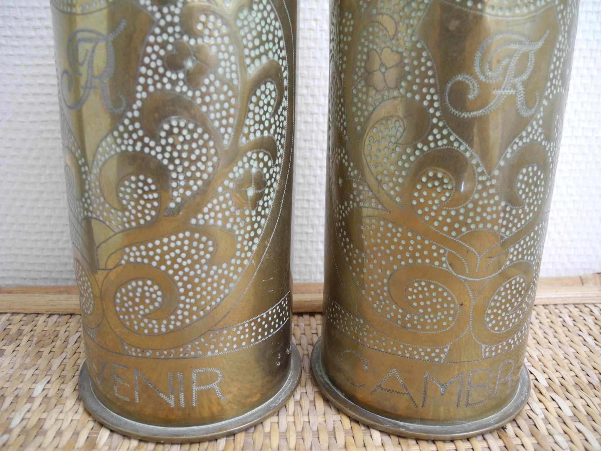 Paire vases douilles gravées art tranchées ww1 trench art