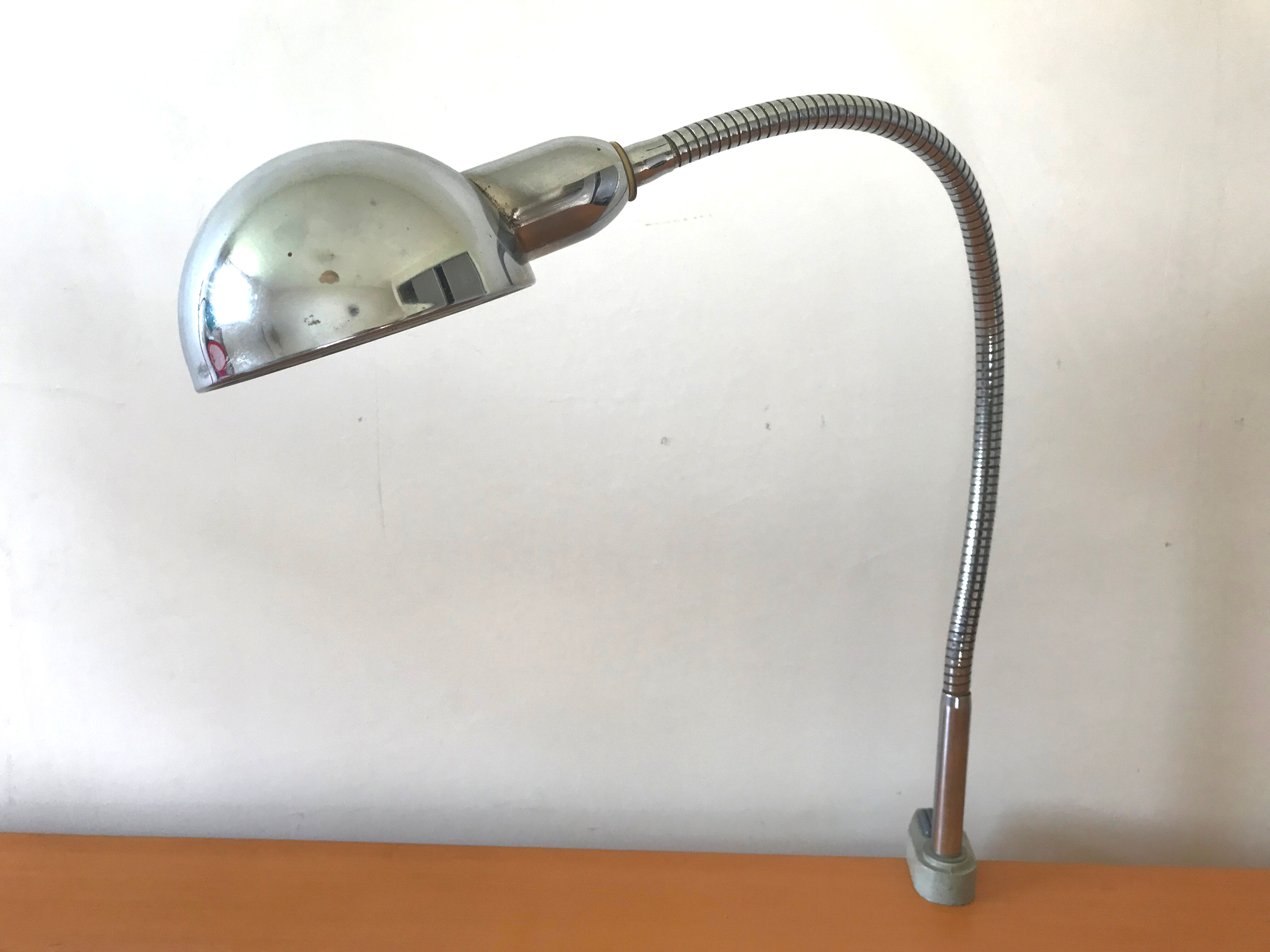 Flexible industrial lamp