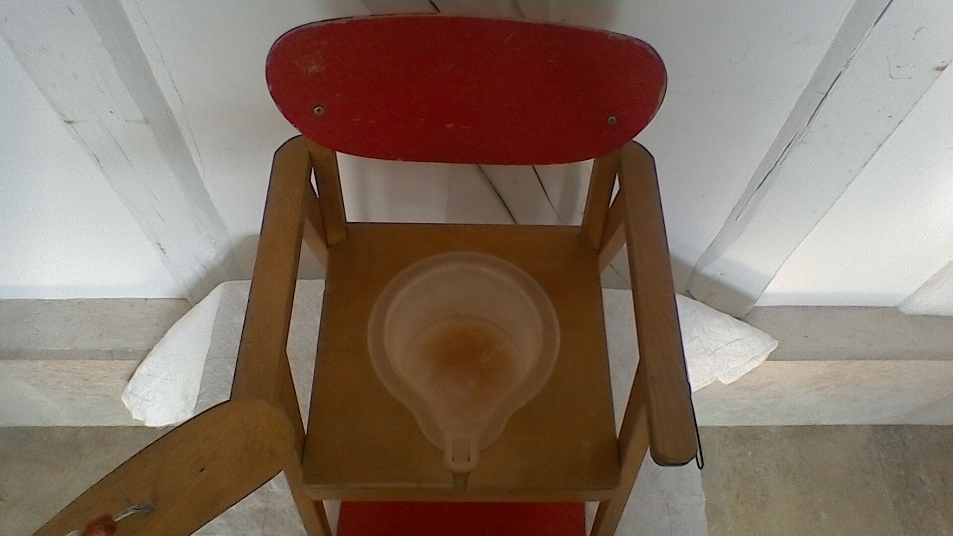 chair pierced child, vintage.