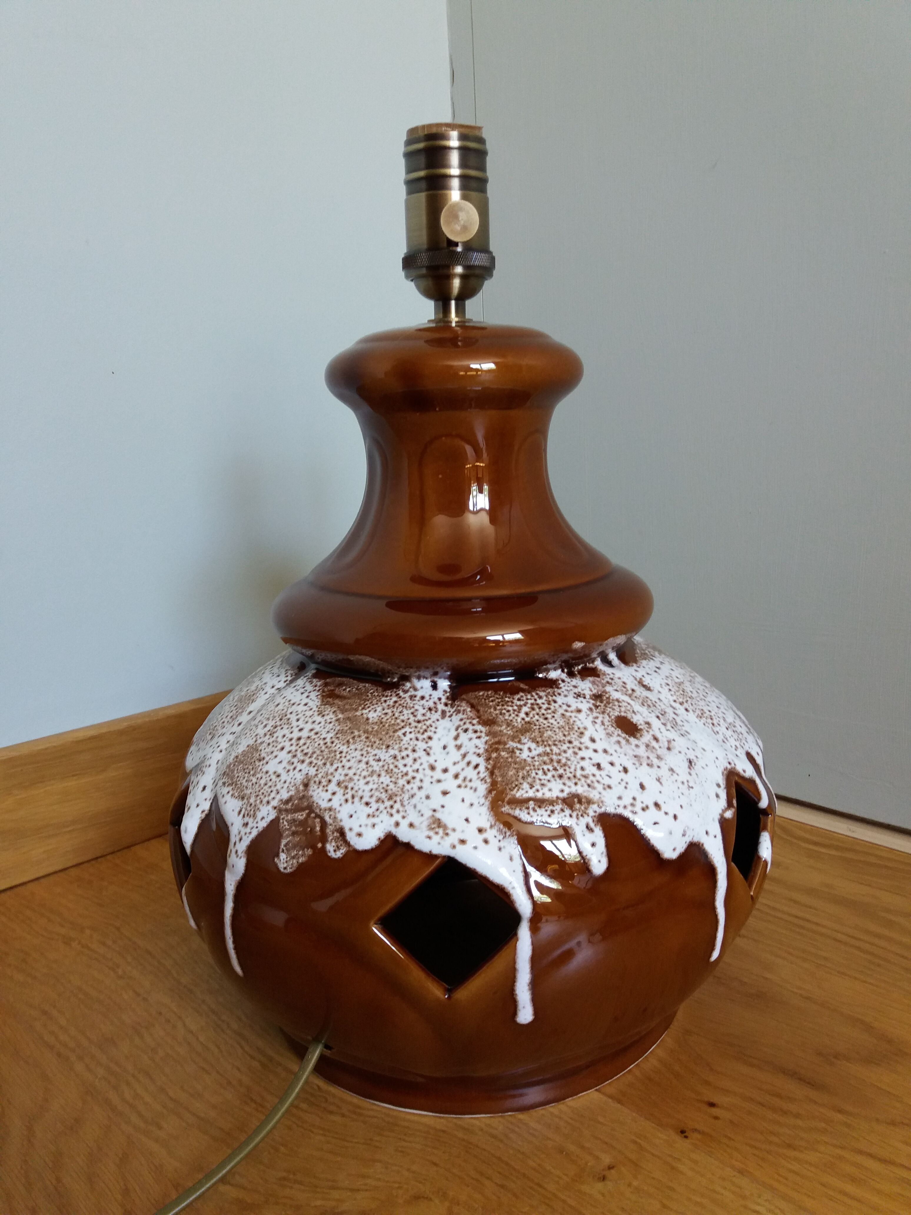 Ceramic lamp fat lava