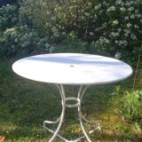 Metal garden round table