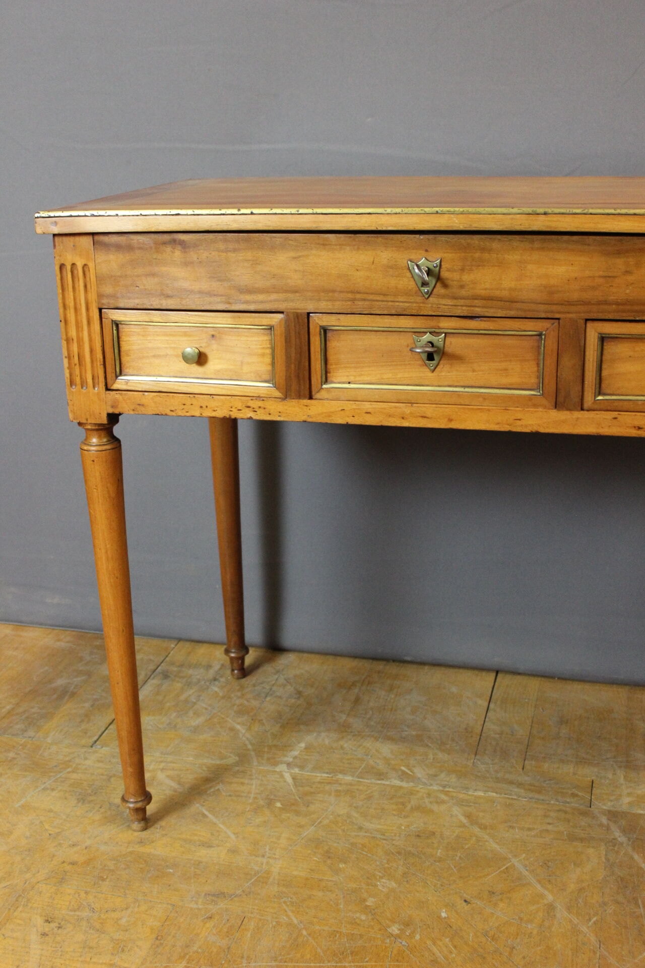 Coiffeuse d'homme en Merisier  , époque Directoire