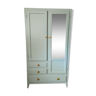 Armoire parisienne