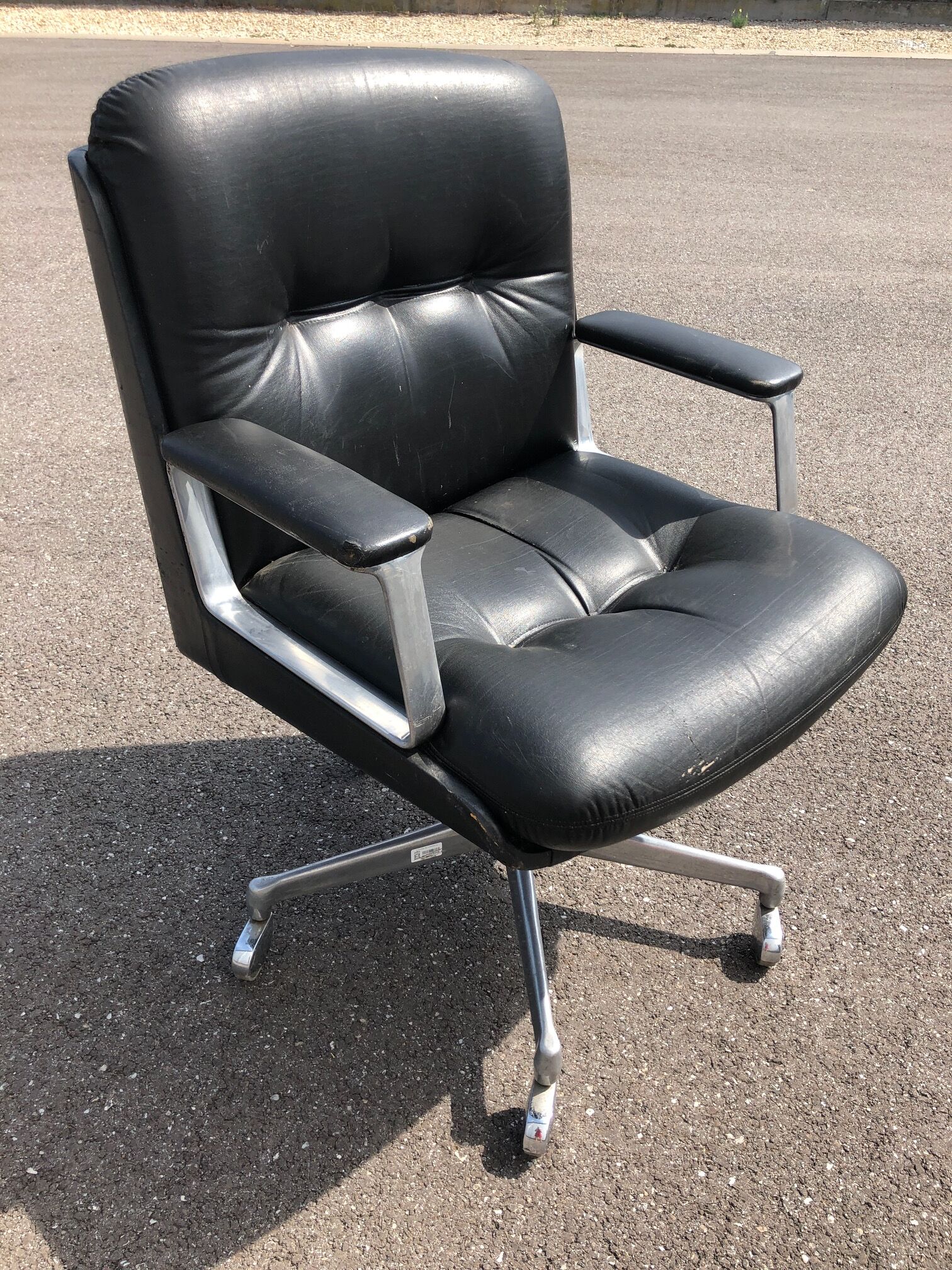 P128 office chair edited by tecno italy