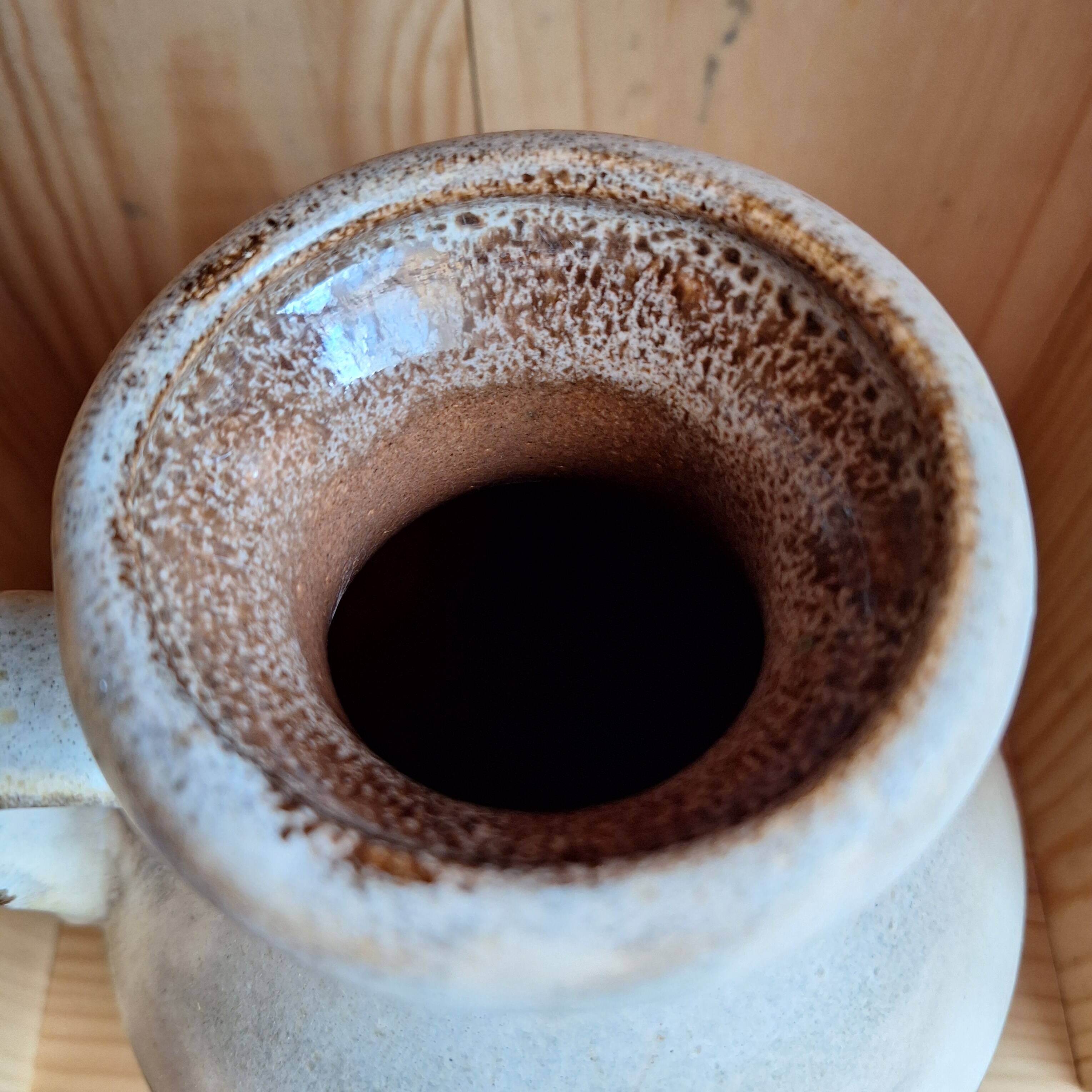 Vintage ceramic vase/pot