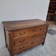Louis XV style commode in solid walnut, 19th century rustic.